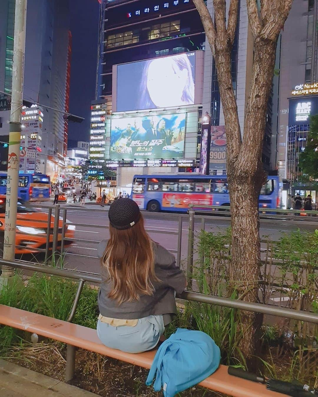 イム・スヒャンさんのインスタグラム写真 - (イム・スヒャンInstagram)「날 아이돌로 만들어 주는 팬들 ㅠㅠ 힝 나 진짜 감동했어요 저거 보려고 오매불망기다렸돠 😆#강남역」8月12日 20時24分 - hellopapa11