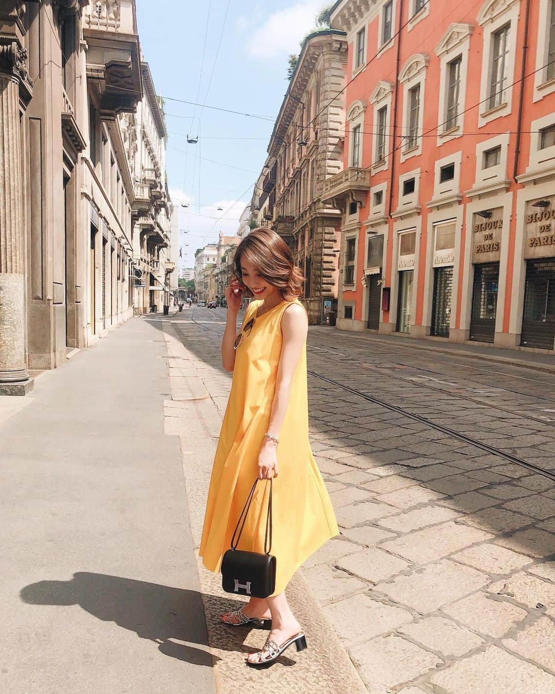 冨張愛さんのインスタグラム写真 - (冨張愛Instagram)「Milano🇮🇹 早速お散歩♡ 人があたたかくて陽気で ご飯も美味しいイタリアが大好き☺︎ * onepiece ... #maronenonfee @maronenonfee  #instatrip #instatravel #instagood #coordinate #ootd #outfit #fashion #instafashion #meg_ootd #travel #trip #milano #코디네이트 #패션 #카메라 #コーディネート #コーデ #ファッション #今日のコーデ #今日の服 #夏服 #157cmコーデ #イタリア #イタリア旅行 #ミラノ #旅行 #旅 #旅スタグラム #マーロンエノンフィ」8月12日 18時54分 - megumitomihari