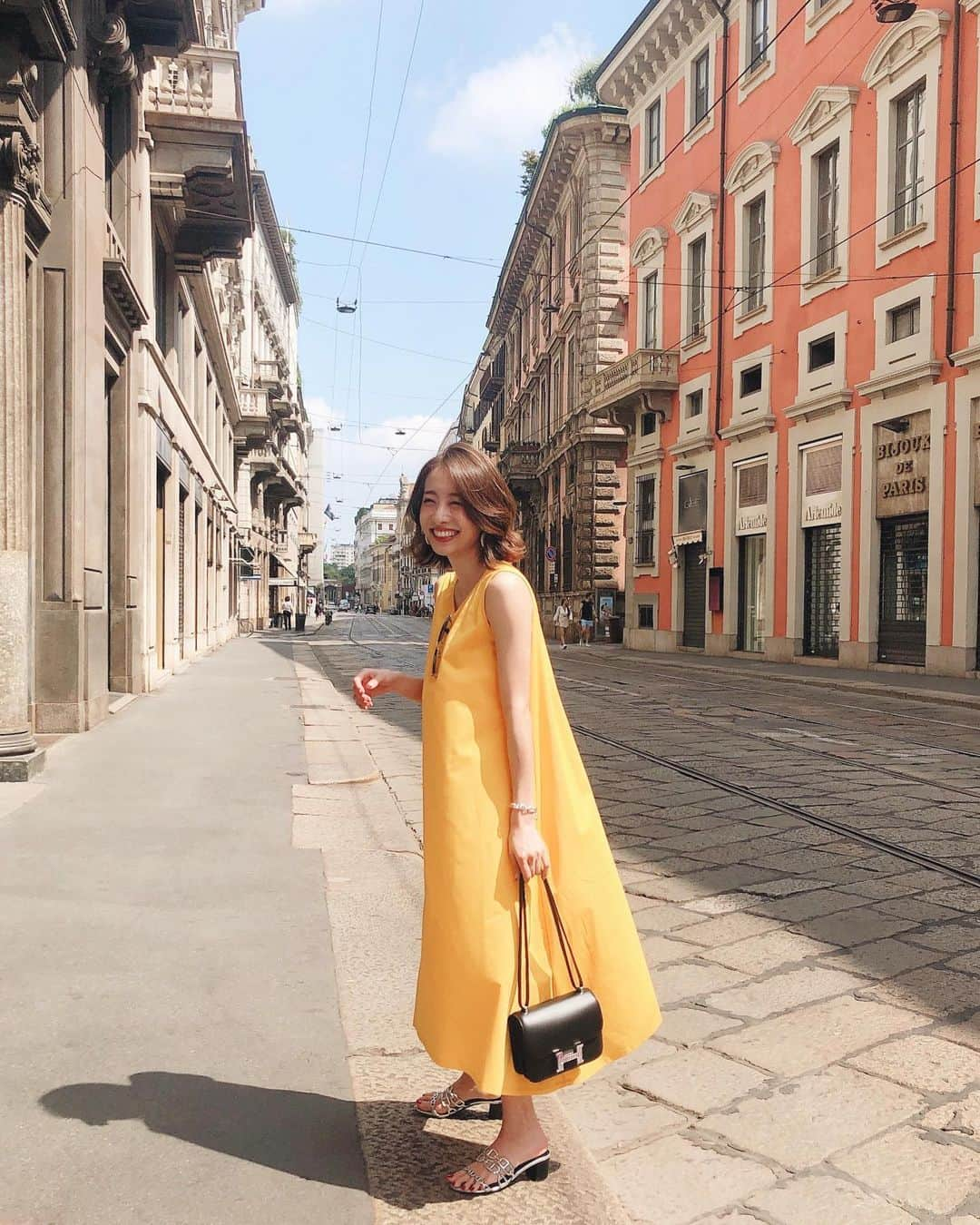 冨張愛さんのインスタグラム写真 - (冨張愛Instagram)「Milano🇮🇹 早速お散歩♡ 人があたたかくて陽気で ご飯も美味しいイタリアが大好き☺︎ * onepiece ... #maronenonfee @maronenonfee  #instatrip #instatravel #instagood #coordinate #ootd #outfit #fashion #instafashion #meg_ootd #travel #trip #milano #코디네이트 #패션 #카메라 #コーディネート #コーデ #ファッション #今日のコーデ #今日の服 #夏服 #157cmコーデ #イタリア #イタリア旅行 #ミラノ #旅行 #旅 #旅スタグラム #マーロンエノンフィ」8月12日 18時54分 - megumitomihari