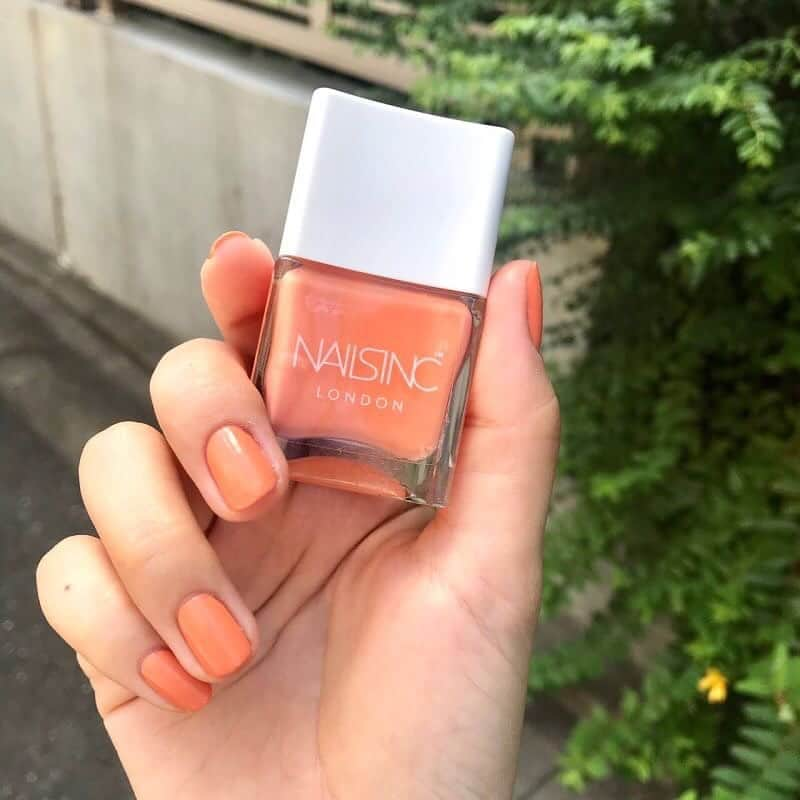 ELLE girl JAPANさんのインスタグラム写真 - (ELLE girl JAPANInstagram)「エディターのネイルギャラリー💅🏼﻿ ﻿ 露出度が高い夏の季節は、指先まで華やかにしたい！💘ELLEgirlエディターが、この夏のネイルをご紹介😉セルフ派もサロン派も是非参考にしてみて！👀﻿ アシスタントエディター TSUBASA﻿ ﻿ ①「アディクション」（ @addictionbeauty_official ）のネイルのなかでもこの今夏ハマってるのは「イエローキャブ」💛夏らしいジューシーなカラーが、どんなサマーファッションにもマッチします🍍💅﻿ ﻿ ②夏はポップなカラーに惹かれがちだけど、こっくりとした色味のネイルも大好き！最近よく使うのは「JUMII TOKYO」（ @jumiitokyo ）の“MY LOVE”というカラー❣️もちろん秋冬ファッションとも相性抜群👢﻿ ﻿ ③ビビっときて購入した「ネイルホリック」（ @nailholic_kose ）のパール入りポリッシュ🦄手持ちのリングとの相性を心配していましたが、ゴールドにもシルバーにも合う優れモノでした！パール入りのネイルって、失敗が目立ちにくいから好き💓﻿ ﻿ ④今年1番ビーチに塗っていきたいカラーは「ネイルズインク」（ @nailsinc.jp ）の“ホット ファズ”🍑日焼けしたお肌と相性抜群だと思っています🏖﻿ ﻿ #ELLEgirl #ネイルギャラリー #ネイルデザイン #ネイルデザイン2019 #ネイルデザイン夏 #セルフネイルデザイン #ワンカラーネイルデザイン #シンプルネイルデザイン #アディクションネイル #addictionnail #jumiitokyo #nailholic #ネイルホリック #nailsinc #セルフネイル部 #nailsinclondon #nailstagram #プチプラネイル #プチプラネイルポリッシュ #イエローネイル #キラキラネイル」8月12日 19時05分 - ellegirl_jp