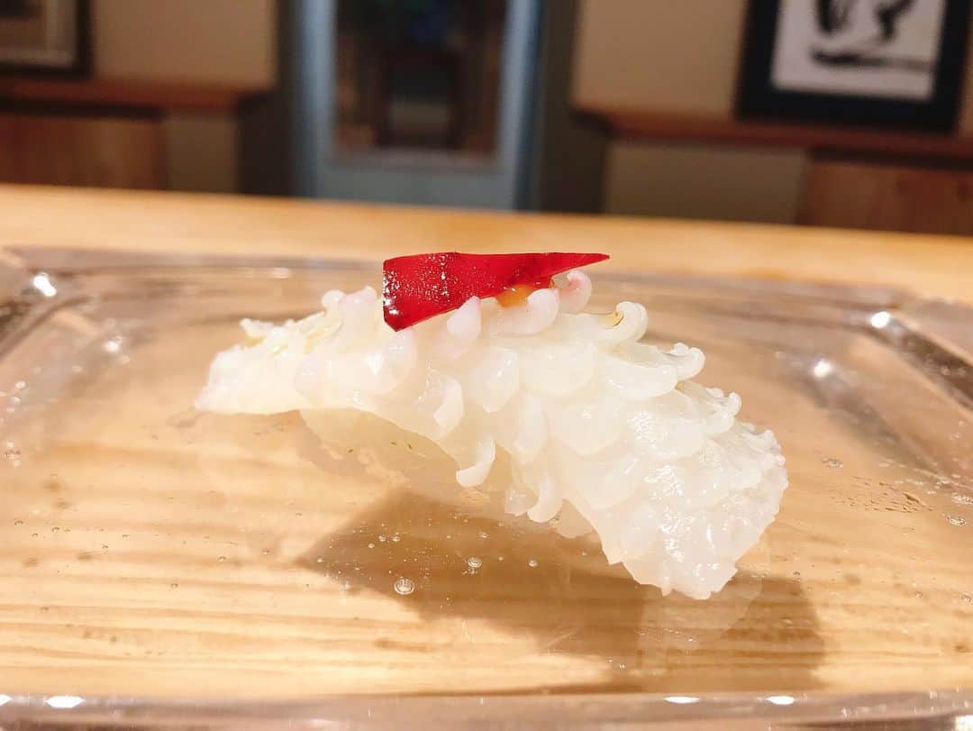 財津南美さんのインスタグラム写真 - (財津南美Instagram)「ㅤㅤㅤㅤㅤㅤㅤㅤㅤㅤㅤㅤㅤ 照鮨さんにお邪魔しました🍣 まずお寿司の美しさに感動し、食べてもっとびっくり！ほんっとうに美味しかったです...🥺✨食べたことのない珍しいお寿司もいただきました。お店の雰囲気もとても素敵でした✨ 皆さんもぜひお出かけください😊ㅤㅤㅤㅤㅤㅤㅤㅤㅤㅤㅤㅤㅤ #照鮨」8月12日 19時10分 - zaitsu_minami