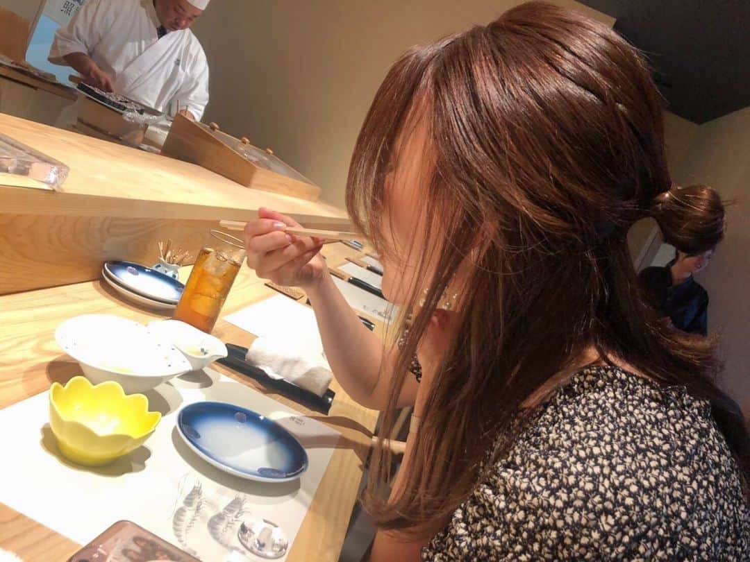 財津南美さんのインスタグラム写真 - (財津南美Instagram)「ㅤㅤㅤㅤㅤㅤㅤㅤㅤㅤㅤㅤㅤ 照鮨さんにお邪魔しました🍣 まずお寿司の美しさに感動し、食べてもっとびっくり！ほんっとうに美味しかったです...🥺✨食べたことのない珍しいお寿司もいただきました。お店の雰囲気もとても素敵でした✨ 皆さんもぜひお出かけください😊ㅤㅤㅤㅤㅤㅤㅤㅤㅤㅤㅤㅤㅤ #照鮨」8月12日 19時10分 - zaitsu_minami