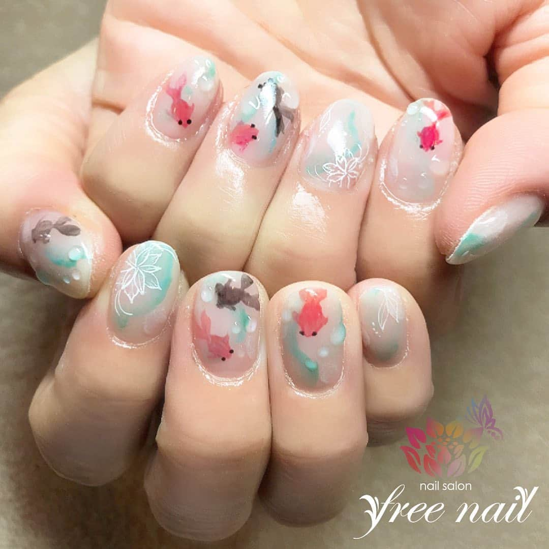 free nail フリーネイルさんのインスタグラム写真 - (free nail フリーネイルInstagram)「. お客様ネイル💅🏻🌻✨ . 金魚ネイル❤️ . 夏祭りネイル🎆🍧 浴衣ネイルに🎐⭐️ . ご来店ありがとうございました🙇🏻‍♀️🙇🏻‍♀️🙇🏻‍♀️💗 . #ネイル #フリーネイル #ネイルアート #ジェルネイル #ネイルサロン #大阪ネイルサロン #ネイルデザイン #ネイルチェンジ #サマーネイル #金魚ネイル #夏祭りネイル #浴衣ネイル #手書きアート #ドロップネイル #ホワイトネイル #グリーンネイル #デザインネイル #トレンドネイル #おしゃれネイル #人気ネイル #夏ネイル #美甲 #日式美甲 #summernails #nailsart #nailsalon #nailsdid #newnails #newnail #freenail」8月12日 19時10分 - freenail_jpn