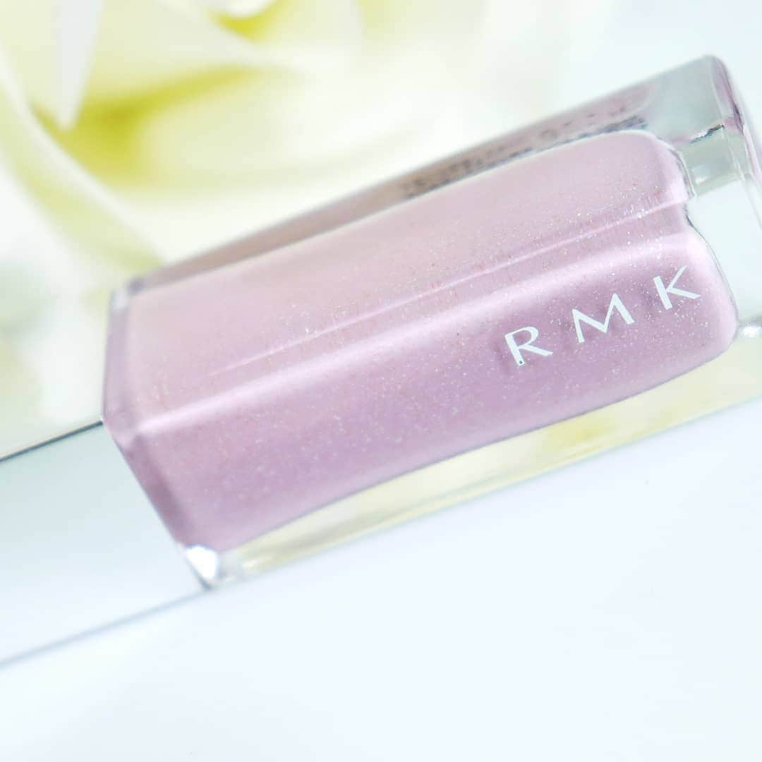 常岡珠希さんのインスタグラム写真 - (常岡珠希Instagram)「Today’s nail  #RMK ネイルポリッシュ 05 スパークルローズ  ラメ入りモーヴカラー。最近、秋冬コスメレビューすることも多かったので、指先も落ち着きカラーで。  #コスメ #化粧品 #ネイル #セルフネイル #セルフネイラー #ポリッシュ #マニキュア #ネイルポリッシュ #ポリッシュネイル #スパークルローズ #ローズ #ラメ #デパコス #モーヴカラー #nail #manicure #nailsmagazin #セルフ美容 #美活 #美容 #美意識」8月12日 19時13分 - tamaki.tsuneoka