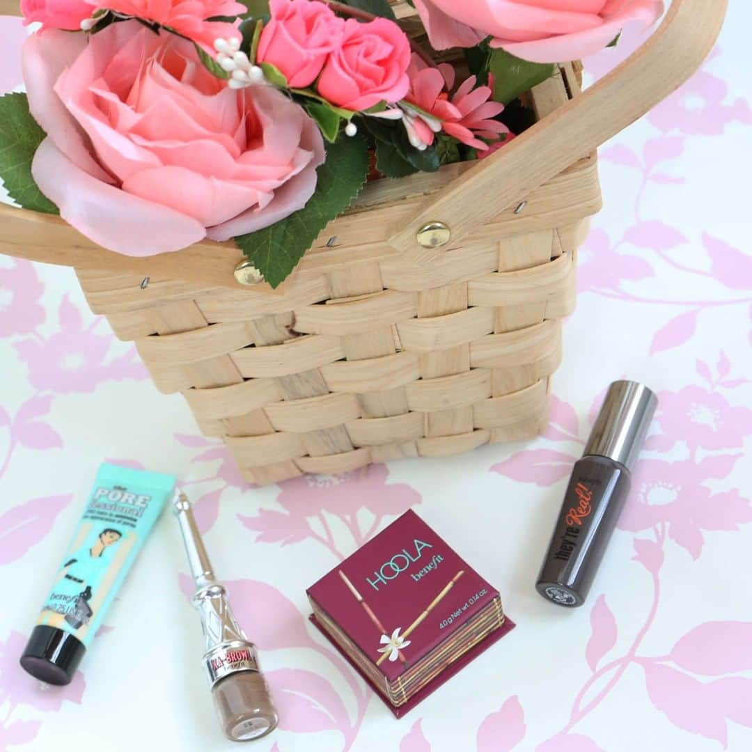 Benefit Cosmetics UKさんのインスタグラム写真 - (Benefit Cosmetics UKInstagram)「Picnic in the park, the perfect summer treat!🌷☀️ Look effortlessly fabulous with these BeneMinis  #alittlesomething #benefit #beauty . . . 📷 Image Description: 4 benefit minis on a pink background in front of a picnic basket」8月12日 19時16分 - benefitcosmeticsuk