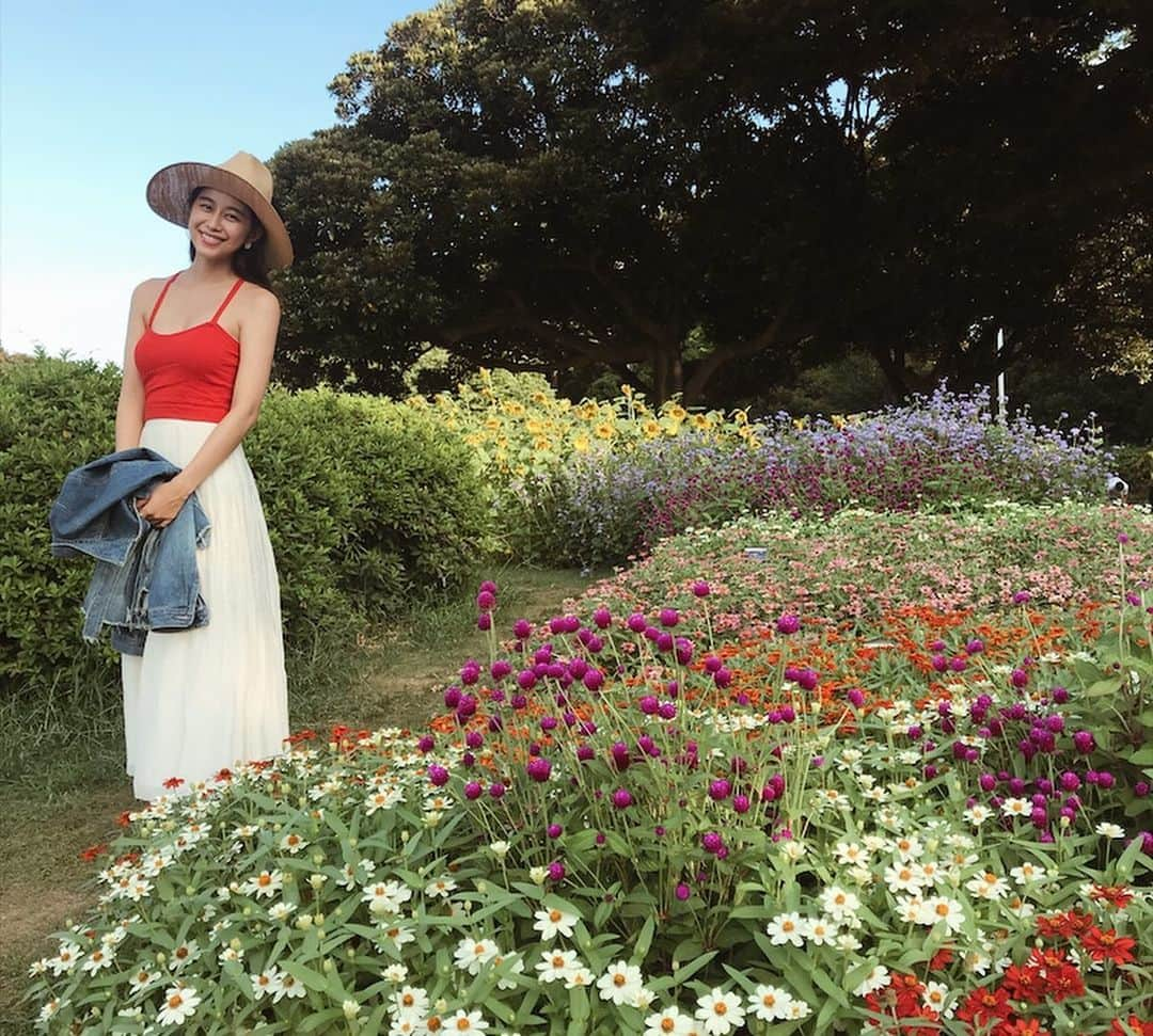 大見謝葉月さんのインスタグラム写真 - (大見謝葉月Instagram)「🌸🌷🌼🌹🌾🌻🌿 #flowergarden #beautiful #ootd」8月12日 19時34分 - h_a_z_k_i