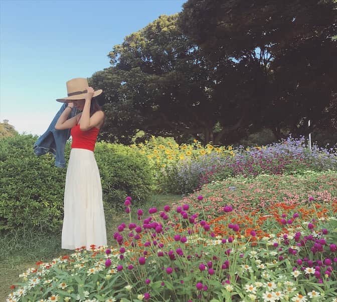 大見謝葉月さんのインスタグラム写真 - (大見謝葉月Instagram)「🌸🌷🌼🌹🌾🌻🌿 #flowergarden #beautiful #ootd」8月12日 19時34分 - h_a_z_k_i