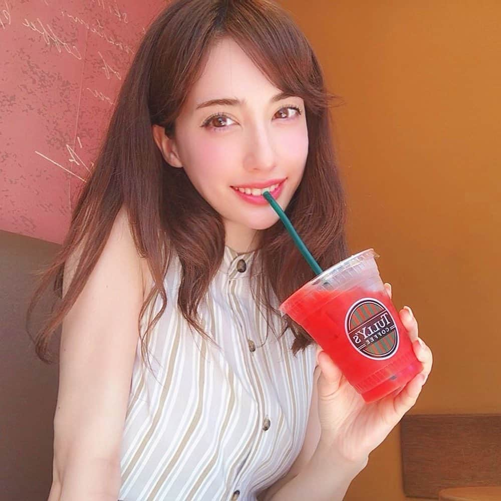 眞木美咲パメラさんのインスタグラム写真 - (眞木美咲パメラInstagram)「🍊🥤❤️ . HUMID HUMID HUMID🙀💦 Tokyo is boiling hot😂😂 . 暑すぎますね 熱中症対策のジュース🍊 タリーズのブラッドオレンジジュースってこんなに美味しかったんですね みんなも熱中症気をつけてね🥵 . エアコンで手足冷えちゃうからお灸もできる鍼行ってきました♡ @daikanyama_medical  顔に鍼して電気流してるあいだにお灸でじんわりあったまってきました😚❤️ 夜ぐっすり眠れるんだ♪ 今週もまたいきます 代官山にあるよ！ 夏バテには酵素ドリンクもおススメ😉 . #夏バテ #熱中症予防 #代官山メディカル #美容鍼 #お灸 #酵素ドリンク #デトックス」8月12日 19時29分 - pamypamypamy