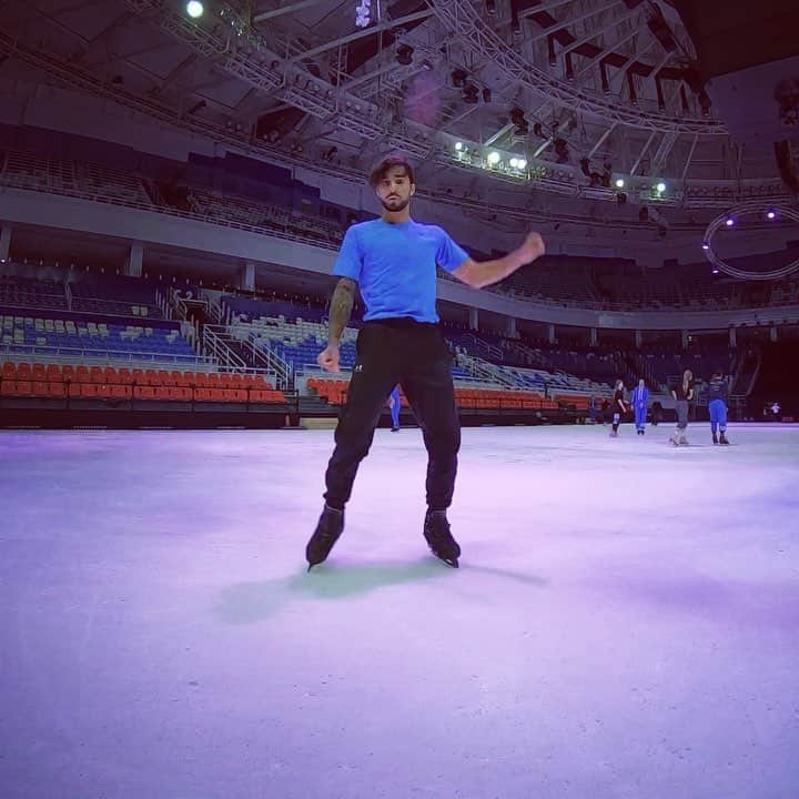 イヴァン・リギーニのインスタグラム：「Checking @gopro Hero 7 on the ice with some sort of practice jumps😂 But Honestly...The quality is dope🔥 More video are coming and harder jumps as well.  Stay tuned🙌🏽 #gopro #gypsyking #ivanrighini #workhard #practice #ice #sport #wontersports」