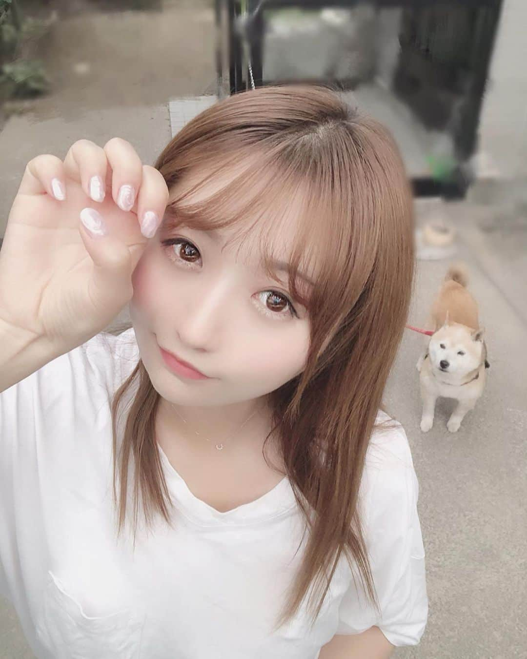 新矢皐月さんのインスタグラム写真 - (新矢皐月Instagram)「new ネイル ♡ ♡ れいちゃんにネイルしてもらいました💖 安心安全のれいちゃん！ . . 夏っぽい感じにしたくて けど水色の気分じゃなかったので 右手はキラキラ 左手は水っぽいウルウルネイル 左右違うけどなんとなく統一感あるかんじ！！ . . キラキラは見てるとテンション上がるし うるうるは触り心地いい笑笑 . . どんなネイル好きですか？？ . #キラキラネイル #うるうるネイル  #シンプルネイル #夏ネイル2019  #夏ネイルデザイン #クリアネイル #オーロラネイル #ショートネイル #被写体 #まる #豆柴 #柴犬 #名前はまる #ストーンネイル #ハートネイル」8月12日 19時33分 - araya_satsuki