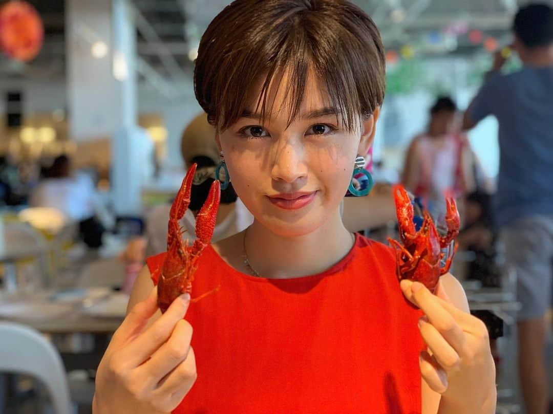 齋藤智奈美のインスタグラム：「___ お盆休み1日目 髪切って、#IKEA で買い物して 念願の #ワイスピ 観てきたよ✌🏻 . ワイスピは初ＭＸ４Ｄで！ アクションシーンに合わせて 座席が動いたり、水しぶきとか 五感が刺激されて普通に観るより 100倍楽しかった🤩❤️ 宇都宮まで観に行ったかいがあったよ〜😂 観れるところ限られてるけど 是非皆さま体感して頂きたい！ . 色んなとこ行ったのに この日の写真これしかなかった笑 ザリガニ with me🦐← . ____ #お盆休み #この夏はワイスピ  #スーパーコンボ #ワイルド・スピード/スーパーコンボ  #ザリガニ料理」