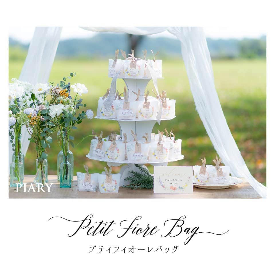 PIARYさんのインスタグラム写真 - (PIARYInstagram)「トレーシングペーパーを使った おしゃれなプチギフト♡ 【プティフィオーレバッグ】 . 色鮮やかなフラワーデザインに 麻のリボンを結んだプチギフトは ナチュラルウェディングや ガーデンウェディングにぴったり♪ クラフトのタグが付いたおしゃれなプチギフトなら ゲストさまにそのまま配っても◎ . . アイテムの詳細は @piary_inst より PIARYホームページからチェック!! . . . #PIARY #ピアリー #PIAHANA #サンクスギフト #ウェディング #ウェディングアイテム #結婚式準備 #wedding #プレ花嫁 #日本中のプレ花嫁さんと繋がりたい #全国のプレ花嫁さんと繋がりたい #新郎新婦 #2020春婚 #2019夏婚 #2019秋婚 #2019冬婚 #2019WEDDING #披露宴 #卒花 #卒花嫁 #プレプレ花嫁 #プロポーズ待ち #婚約 #花嫁 #二次会 #プチギフト #プレゼント #クッキー #おしゃれ #トレーシングペーパー」8月12日 19時46分 - piary_inst