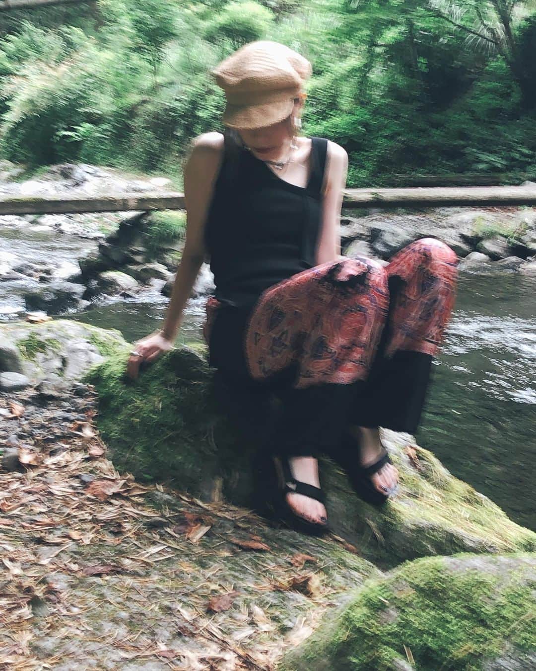 安田レイさんのインスタグラム写真 - (安田レイInstagram)「小さい頃から毎年来てる奥多摩の川🎣 * 癒された〜心の充電満タンです💕 * コンクリートジャングルの中を日々生きてるけど、やっぱり自然が好き。 * パワーをありがとう！🌲🌳💚👒」8月12日 19時56分 - yasudarei