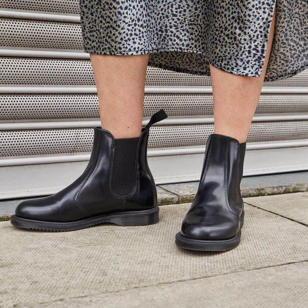 ドクターマーチンさんのインスタグラム写真 - (ドクターマーチンInstagram)「Classics. Retuned. The Flora is a sleeker, more refined take on our Original 2976 Chelsea Boot. Via the link in our bio.」8月12日 19時57分 - drmartensofficial