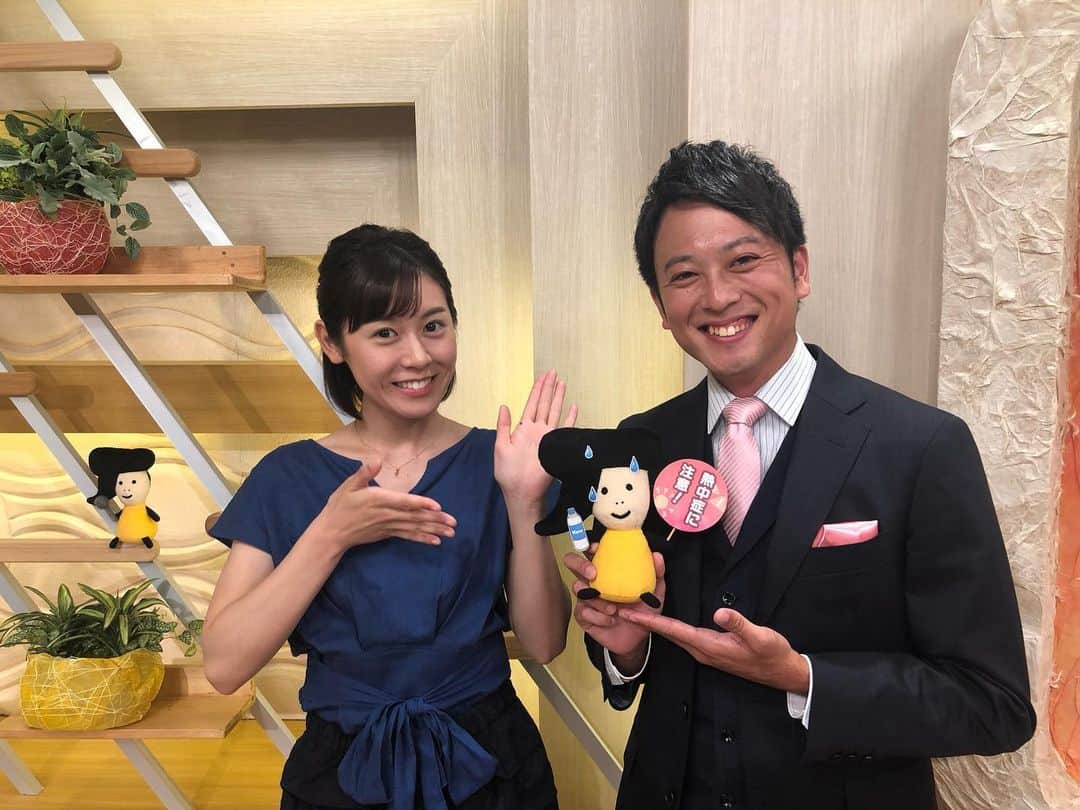 加藤愛さんのインスタグラム写真 - (加藤愛Instagram)「. 『加藤 愛、始球式への道』完。 2週間の練習の結果、 ワンバウンドしましたが ボールをまっすぐと投げることができました。 マウンドに立つというのは いつにない緊張感がありました。 皆さんの温かい応援が本当に力になりました。 ありがとうございます。 . 実は初めての鶯嬢にも挑戦🐣 石川ミリオンスターズのスタメンを発表したのですが とっっっても緊張しました。 . オファーをしてくださった武田勝監督、関係者の皆様、 貴重な経験をありがとうございました。 試合も観戦して大満喫の昨夜、 プロはすごいな、 野球はおもしろいなと 心から楽しめた一日でした。 石川ミリオンスターズの 今後の活躍も楽しみにしています。 . #石川ミリオンスターズ #球場に行こう #始球式#武田勝#監督#感謝です🙇🏻‍♀️ #ほくりくアイドル部  #優しくて可愛かったです🧡💛 #始球式の様子を撮ってくださった志津さん #お会いできて嬉しかったです🥰 . 最後に、 今週は塩野キャスターが夏休みのため、 飯田さんと頑張ります！ #石川テレビ#キャスター #加藤愛#飯田嘉太 #石川さんlivenewsit」8月12日 20時10分 - kitkatoai