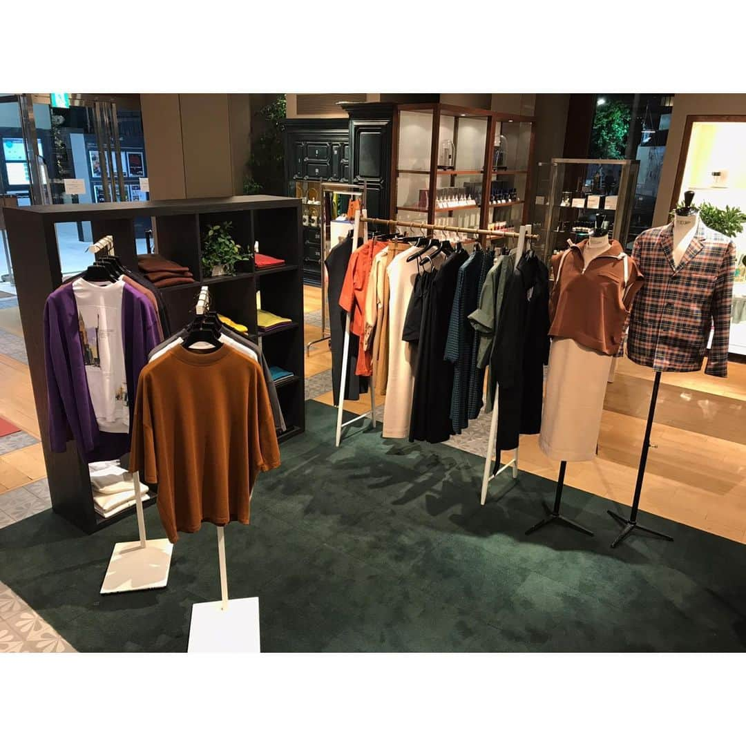 TOMORROWLAND 渋谷本店さんのインスタグラム写真 - (TOMORROWLAND 渋谷本店Instagram)「. <CABaN>  #caban #newarrivals #19fw #knit #onepiece #womenswear #fashion #tomorrowland @tomorrowland_shibuya @tomorrowland_womens」8月12日 20時04分 - tomorrowland_shibuya