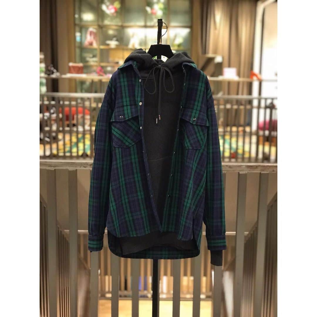 TOMORROWLAND 渋谷本店さんのインスタグラム写真 - (TOMORROWLAND 渋谷本店Instagram)「. <CABaN>  1.jacket 59-07-94-07001 ¥65,000+tax parker 59-02-84-02406 ¥39,000+tax  2.knit vest 59-02-94-02002 ¥24,000+tax shirt 59-01-94-01004 ¥25,000+tax  3.jacket 59-01-94-01001 ¥26,000+tax  parker 59-02-84-02406 ¥39,000+tax  4.pants 59-04-94-04001 ¥34,000+tax  #caban #newarrivals #19fw #knit #onepiece #womenswear #fashion #tomorrowland @tomorrowland_shibuya @tomorrowland_womens」8月12日 20時16分 - tomorrowland_shibuya