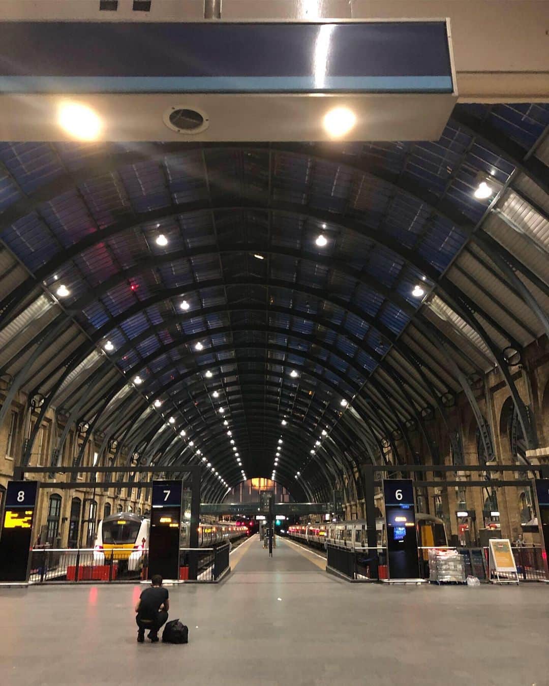 松本恵奈さんのインスタグラム写真 - (松本恵奈Instagram)「実は初めてのロンドン。ハリーポッターに出てきてた駅まで散歩してみたりしています。笑 #london #clane」8月12日 20時12分 - ena1123