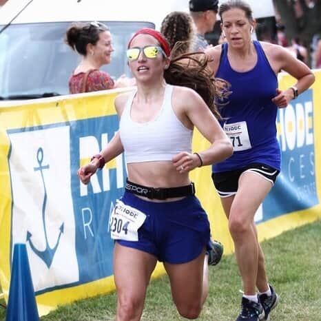 マリッサ・キャステリのインスタグラム：「Woooho happy Monday and happy Sea Wheeze week! . . . . . . *#seawheeze2019 #vancouver #lululemon #running #runningmotivation #halfmarathontraining #halfmarathon #westcoast #runhappy #canada」