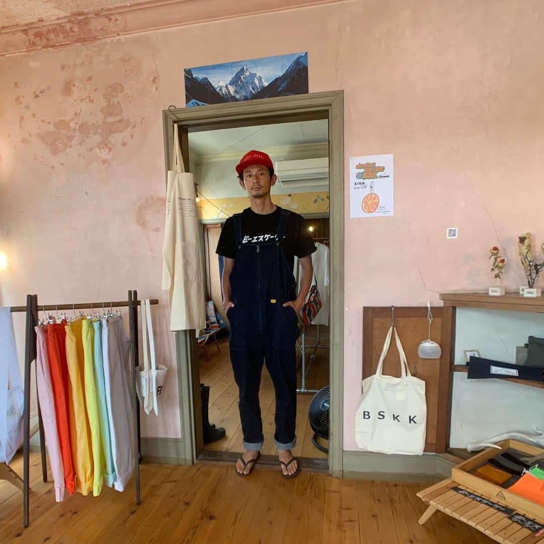 のインスタグラム：「@bskk.jp  オープンしました！ 本日も宜しくお願いします✌️ 明日は定休日なんでお間違いなく😘  #nataldesign  #voirystore  #grindlodge  #bskk」