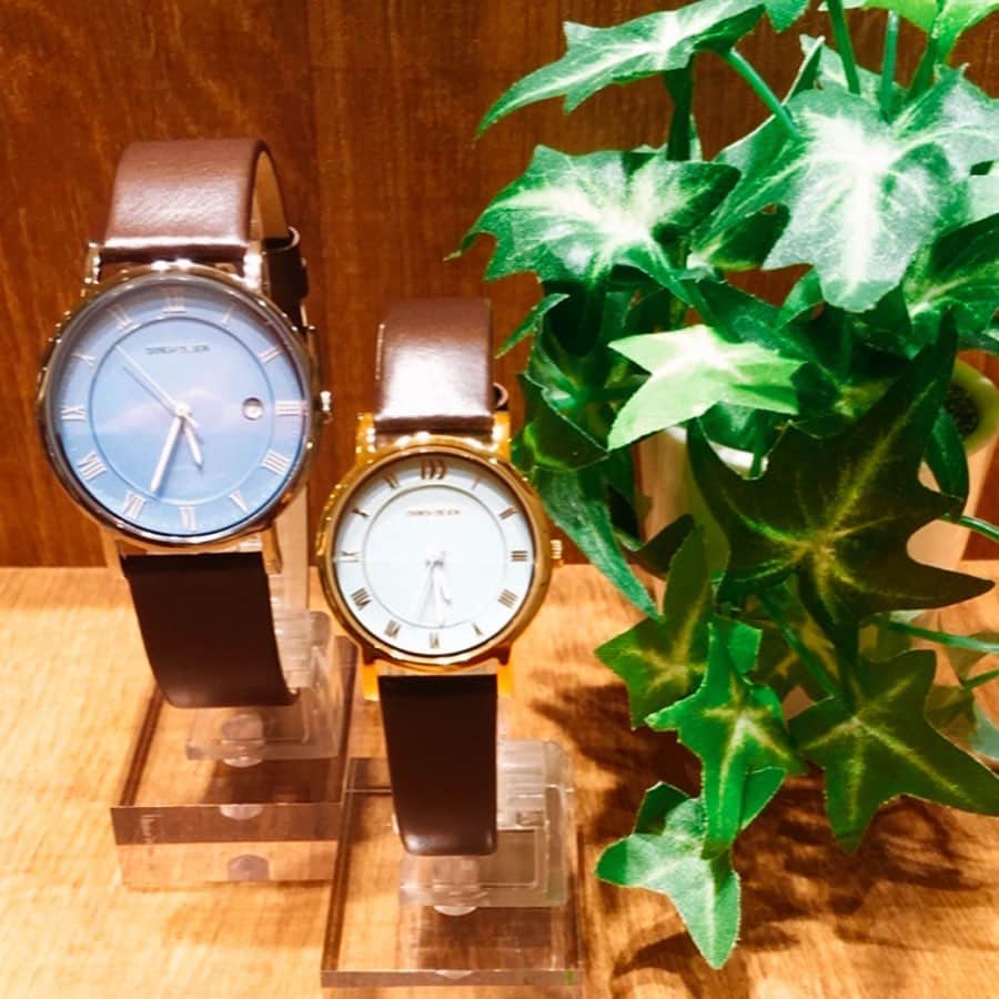 のインスタグラム：「「DANISH DESIGN」各¥16,000+tax  シンプルモダンな北欧スタイルが魅力のダニッシュデザイン。年齢を問わず飽きの来ないデザインはプレゼントやペアウォッチにもおすすめ。日本ではT iCTAC系列店のみの取り扱い、TiCTACオンラインストアでもお求めいただけます。 ・ 二人の記念日にお揃いの腕時計を。一緒の時も離れている時も、いつも身に着ける腕時計が二人の時間を繋ぎます。 #DanishDesignwatches  #ダニッシュデザイン #tictac #チックタック #時計 #腕時計 #北欧デザイン #北欧スタイル #プレゼント #ギフト #時計好き  #腕時計倶楽部  #腕時計くら部 #デンマーク #denmark #誕生日プレゼント時計 #記念日プレゼント時計 #クリスマスプレゼント時計 #pairwatch  #ペアウォッチ  #おそろいの時計 #お揃いの時計 #時計お揃い #時計おそろい #チックタック時計店 #結婚記念日時計  #二人の記念日時計 #結婚記念日プレゼント #時計クリスマスプレゼント #ジャンクス天王寺ミオ店」