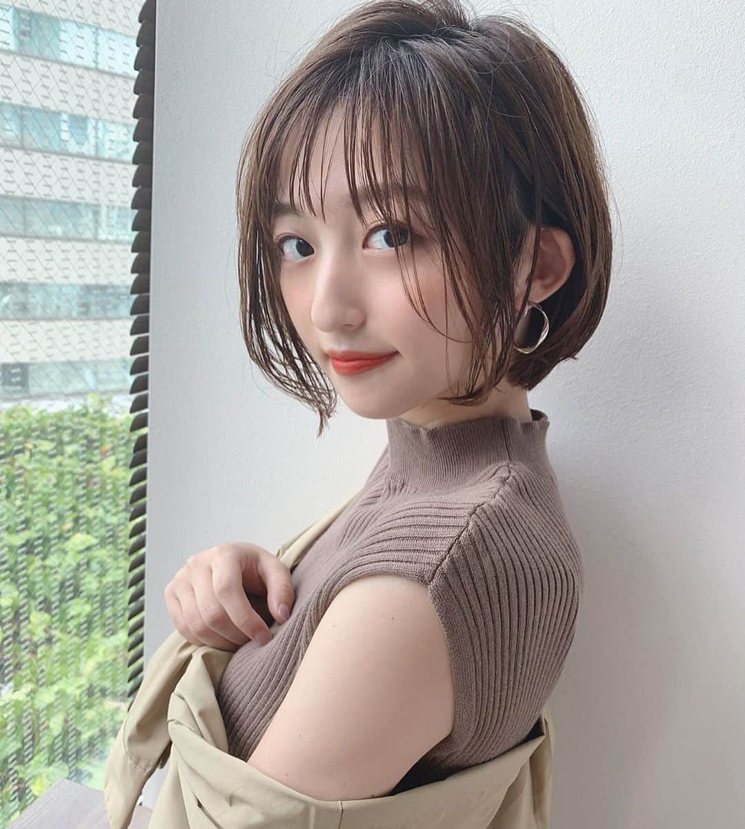 のインスタグラム：「﻿ ﻿ 今年の秋は自分の中で茶色ブーム。 ﻿ 25歳なので大人っぽくしないとね〜﻿ ﻿ 大人っぽいって言われたい﻿ (大学生によく間違えられて悲しい)﻿ ﻿ ﻿ #そんなに童顔でもないと思うんだ #童顔 #なのか ？」