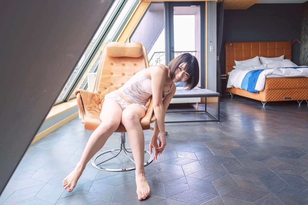 白波瀬ミキティ。さんのインスタグラム写真 - (白波瀬ミキティ。Instagram)「♫ . . . . 昨日実家の方が38度だったみたい…💦 . . . . .  #gravure  #キャミソールコーデ  #ナチュラルメイク  #東京カメラ部 #tokyocameraclub  #instagood  #photooftheday  #下着  #セクシー #可愛くなりたい  #peachjohn  #ランジェリー  #ランジェリーモデル  #lingerie #グラビアアイドル #マシュマロボディ  #インスタグラビア #オトナ女子 #インフルエンサー #influencer  #インスタグラマー  #instagrammer  #bikinimodel  #shooting  #beauty  #instagramjapan  #IGersJP  #indies_gram  #Ray_moment  #人像攝影」8月12日 11時32分 - mikity_me