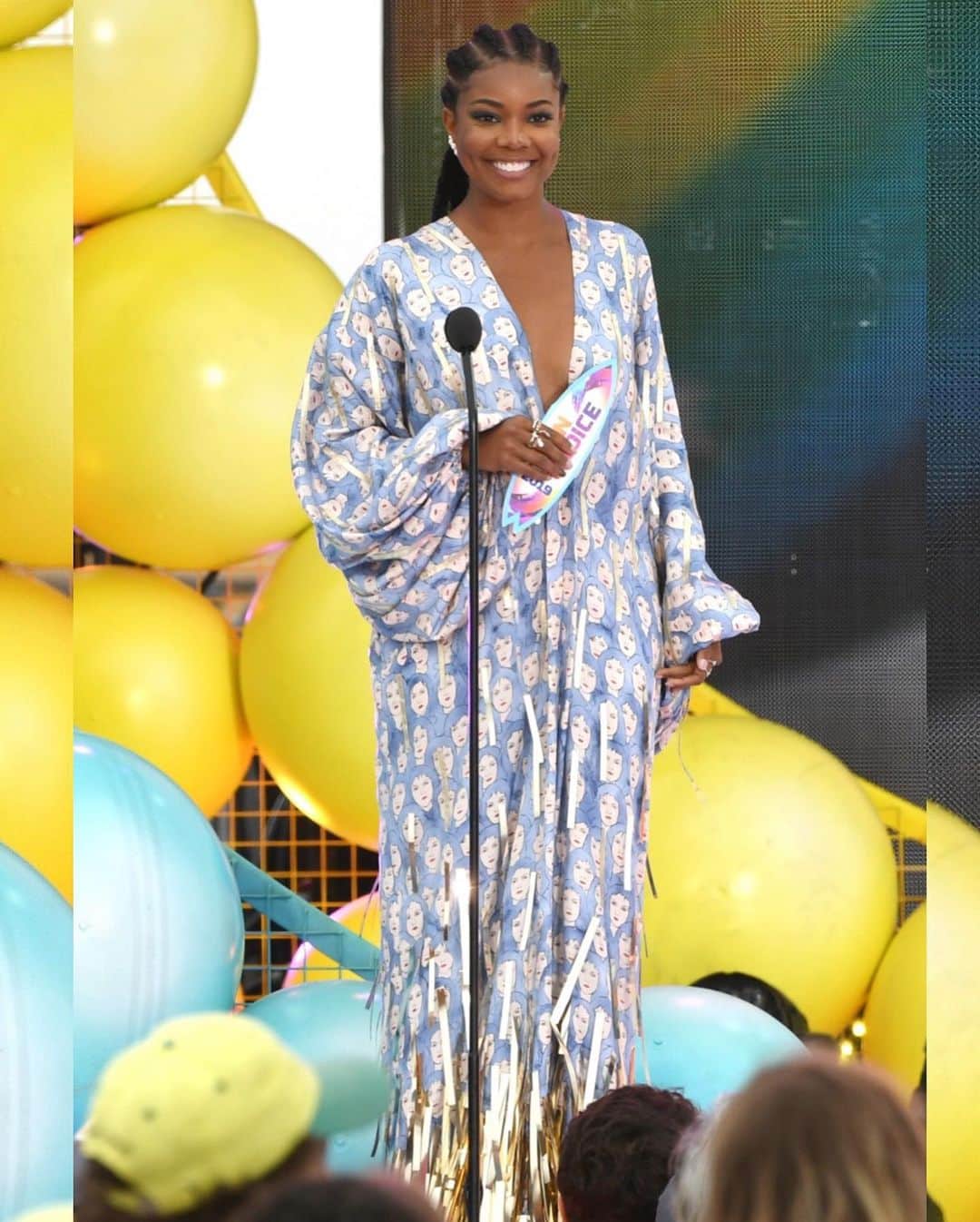Just Jaredさんのインスタグラム写真 - (Just JaredInstagram)「@gabunion in @lanvinofficial hits the stage at the @teenchoicefox! #GabrielleUnion #Lanvin #TeenChoice #TeenChoiceAwards #TeenChoice2019 #TeenChoiceAwards2019 Photos: Getty」8月12日 11時37分 - justjared