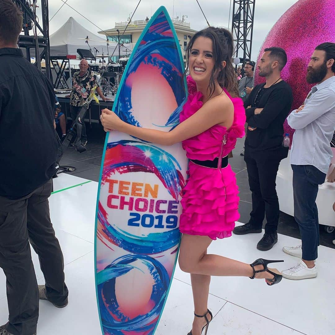 ローラ・マラノさんのインスタグラム写真 - (ローラ・マラノInstagram)「I won my first surfboard!!!!!!! AHHHHH!!!!!!!!!」8月12日 11時49分 - lauramarano