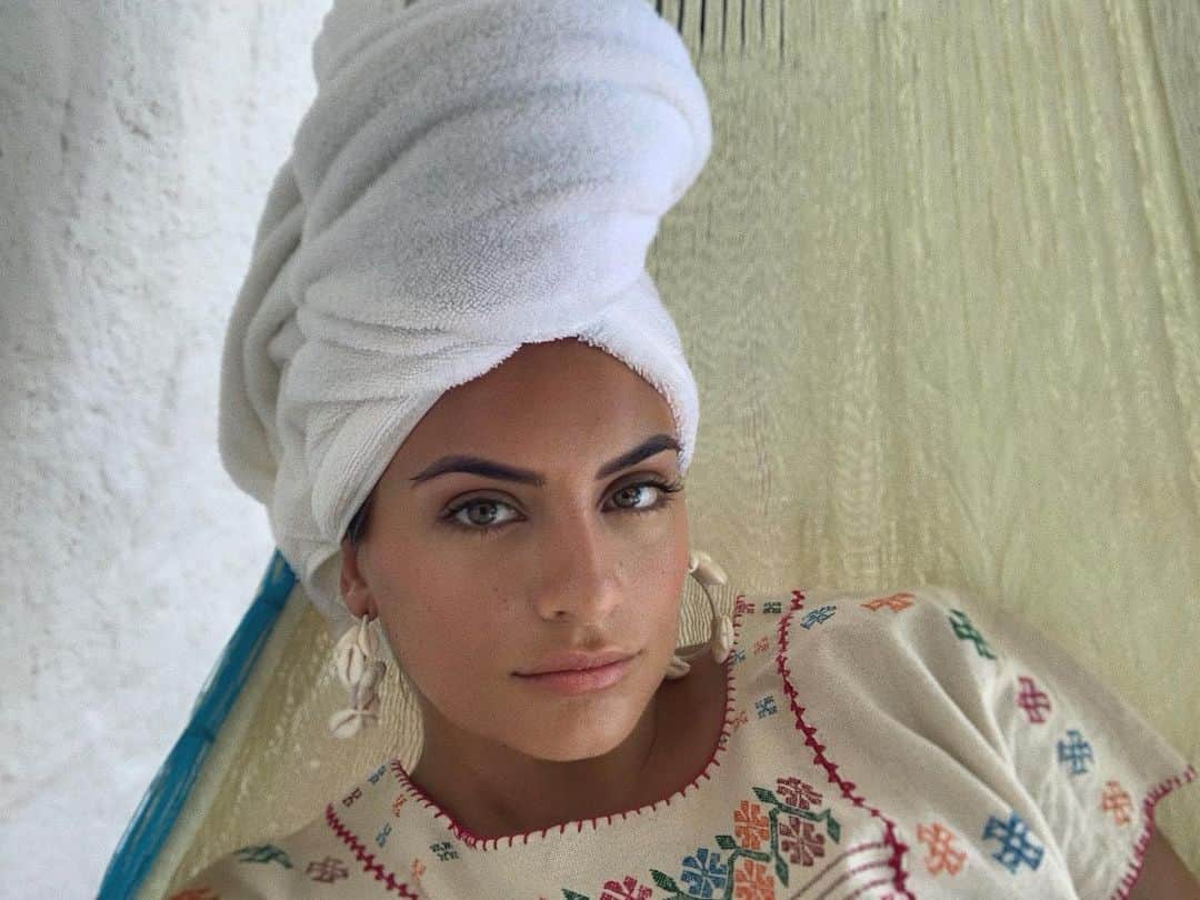 Ana Brenda Contrerasのインスタグラム：「🧖🏼‍♀️ jiji」