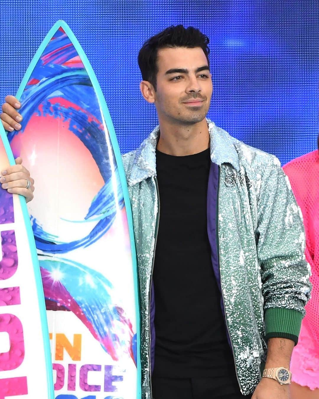 Just Jaredさんのインスタグラム写真 - (Just JaredInstagram)「The @jonasbrothers accepted the Decade Award at the end of the night at the Teen Choice Awards!  #JonasBrothers #NickJonas #JoeJonas #KevinJonas #TeenChoice #TeenChoice2019 #TeenChoiceAwards #TeenChoiceAwards2019 @gettyentertainment」8月12日 12時29分 - justjared
