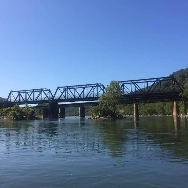 ラリー・ギリアード・Jrさんのインスタグラム写真 - (ラリー・ギリアード・JrInstagram)「Went white water rafting on the Shenandoah River today! 4hr, 7 mile trip down river to where the Shenandoah meets the Potomac! So exhilarating!!! Took on some class 3 waves! Gotta go again to conquer some class 4&5 waves! Thanks to my guide Kai and fellow raft mates Jeff, Morgan, Aly & Kyle for an amazing adventure! @riverandtrailoutfitters #adventure #rafting🌊 #maryland #shenandoah #potomac #harpersferry #2019」8月12日 12時43分 - thereallgjr