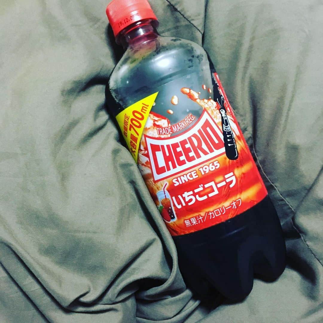 斉藤伸也さんのインスタグラム写真 - (斉藤伸也Instagram)「バカが飲むやつ  #cheerio #strawberrycola」8月12日 12時33分 - shytoshinya