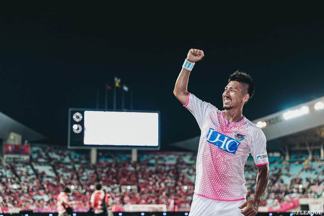 Ｊリーグさんのインスタグラム写真 - (ＪリーグInstagram)「Play Back JLEAGUE⚽️📸﻿ ﻿ 🏆#明治安田生命Ｊ１リーグ 第２２節﻿ 印象的なシーンをプレイバック🔥﻿ ﻿ #Ｊリーグ ﻿ #jleague﻿ ﻿ #名古屋グランパス #前田直輝 #清水エスパルス﻿ #ドウグラス #鹿島アントラーズ #上田綺世 #FC東京 #ディエゴオリヴェイラ #サンフレッチェ広島﻿ #ヴィッセル神戸﻿ #藤本憲明 #サガン鳥栖 #豊田陽平 #湘南ベルマーレ #杉岡大暉 #秋元陽太 #北海道コンサドーレ札幌  #河合竜二 #小野伸二 #soccer #⚽️」8月12日 12時33分 - jleaguejp