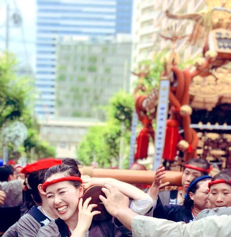 のインスタグラム：「⁑ 祭り。のあとの筋肉痛。 いてて🤣 #祭り #神輿 #夏」
