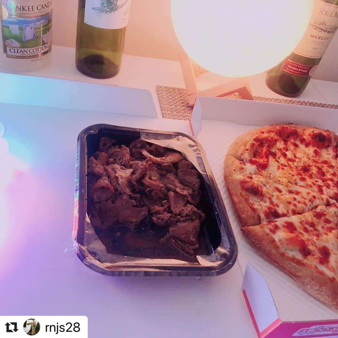 のインスタグラム：「권선생과의 점심 고기구워 준다더니 전자레인지에 돌려주네 ㅋㅋㅋ jmt!!!! #돈팡인생불고기 맛집이네」