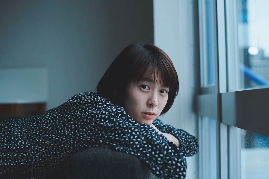 のインスタグラム：「今年はお盆、広島に帰れなさそうです。 たえるのだ〜〜！ 何かと揺らいでしまう毎日ですが、逃げない。 それだけを決めてがんばります。 ぜんぶぜんぶ肥やしです。 ㅤㅤㅤㅤㅤㅤㅤㅤㅤㅤㅤㅤㅤ 楽しい夏にするぞ〜〜！ まだ間に合いますか🐶？ ㅤㅤㅤㅤㅤㅤㅤㅤㅤㅤㅤㅤㅤ ㅤㅤㅤㅤㅤㅤㅤㅤㅤㅤㅤㅤㅤ ㅤㅤㅤㅤㅤㅤㅤㅤㅤㅤㅤㅤㅤ 📸(@hirophoto959) #photo#photography#camera#portrait#shooting#summer#💭#💭#💭」