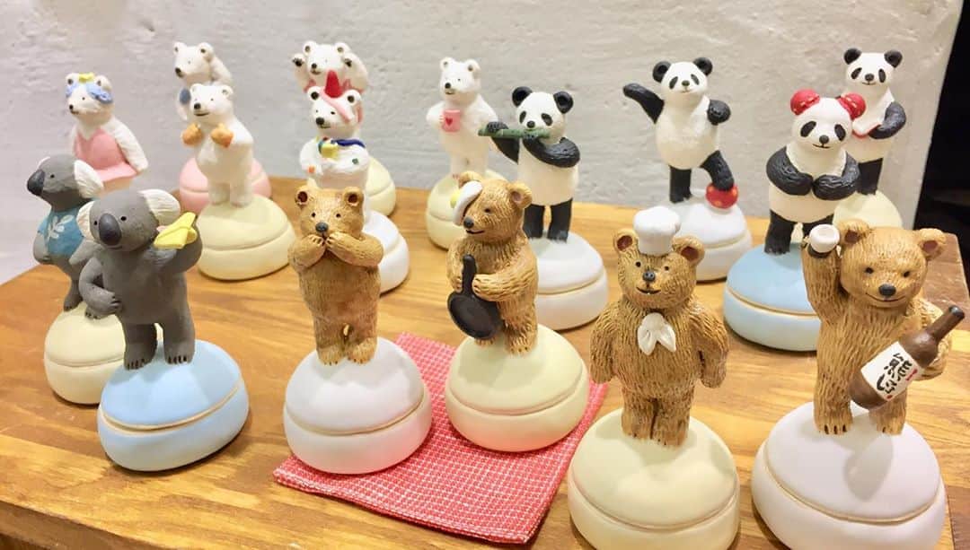 HANSEL&GRETELさんのインスタグラム写真 - (HANSEL&GRETELInstagram)「清水 まり恵 作品展  動物をモチーフに、可愛く癒される作品を目指して、主に陶器の小物入れを製作しています。 一つ一つの手作りのため、表情や動きが違いますので、お気に入りの子が見つかりましたら、ぜひお家に連れて帰って頂ければ嬉しいです😃 『昔からミニチュアが大好きで、その中に自分の世界を見出していました。  手のひらに収まる小さな癒しの世界を、皆様に感じて欲しいと思います』  陶器小物入れシリーズ ¥6,000 ※税別  #ヘンゼルandグレーテル  #成城コルティ #成城学園前 #成城 #seijo #natural #photo #flower #like #暮らし #生活 #ライフスタイル #ライフスタイルショップ #セレクトショップ #ナチュラル #清水まり恵  #陶器 #動物モチーフ #癒し #ミニチュア #小物入れ #動物  #cute」8月12日 12時58分 - hansel_and_gretel_official
