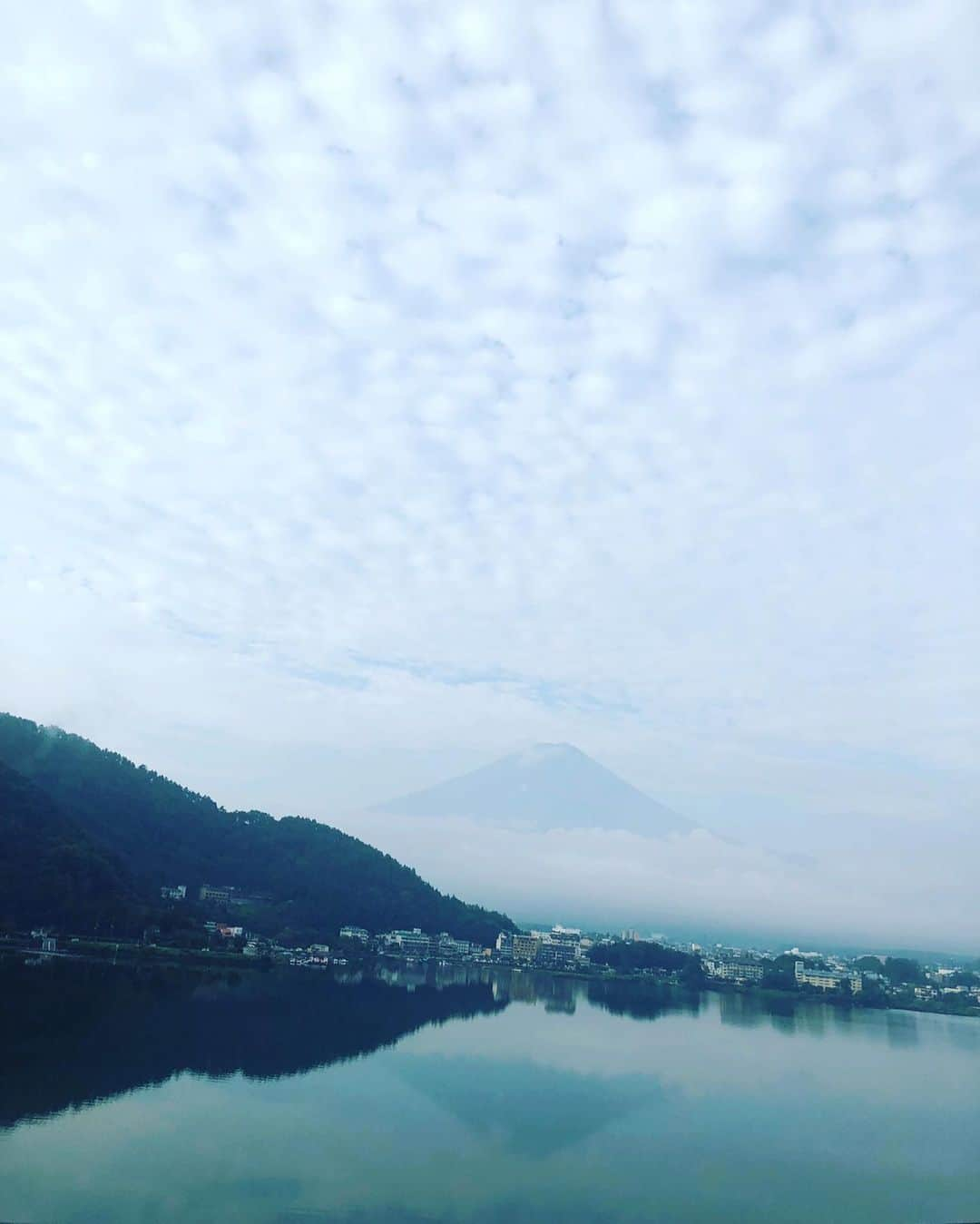 千吉良恵子さんのインスタグラム写真 - (千吉良恵子Instagram)「#富士山 #逆さ富士 #河口湖 #いつぞやの休日 #パワーチャージ🗻」8月12日 13時04分 - chigirakeiko