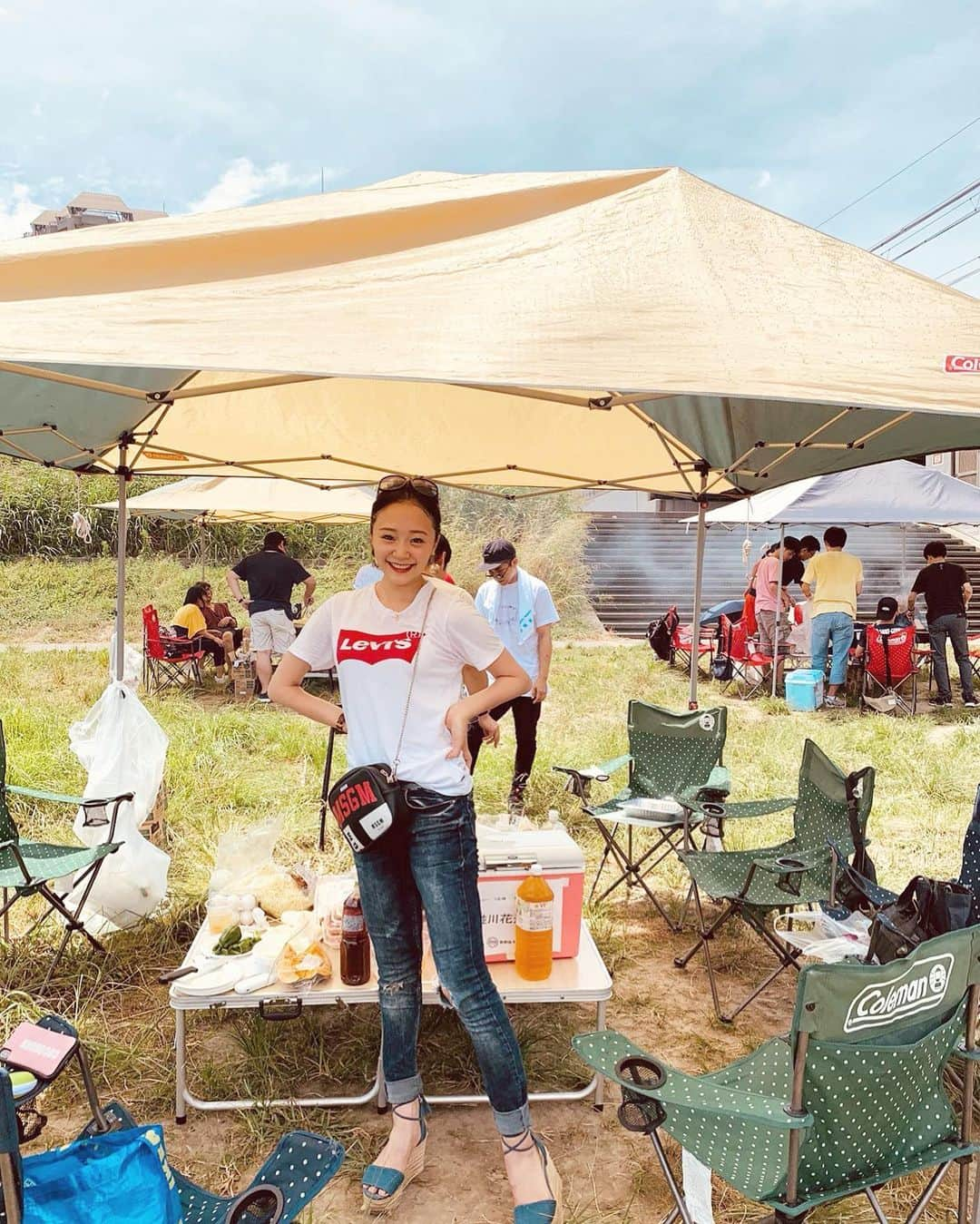 並川花連さんのインスタグラム写真 - (並川花連Instagram)「夏を感じてる今日🍻🍖❤️🌈 BBQ日和〜っ！夏大好き〜っ！ お肉焼くときは日傘。🔥 暑すぎてお肉よりお酒が進むくん🍻」8月12日 13時15分 - kareurn