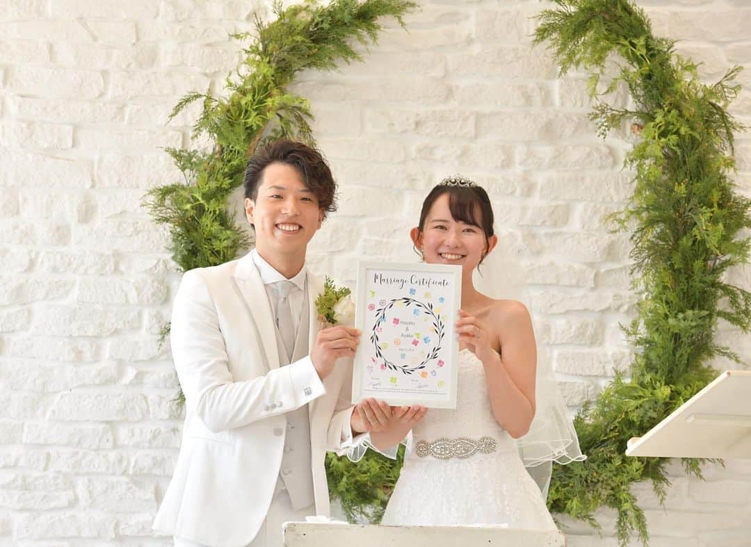 St.AQUA 東京の結婚式場 サンアクアチャペルさんのインスタグラム写真 - (St.AQUA 東京の結婚式場 サンアクアチャペルInstagram)「summer&sea . 夏と海をテーマに。 ゲストに誓う人前式を選んだお二人。 挙式の中でウエディングツリーを完成させました。 . . wedding date 2019.8.11 groom&bride H&A hair&makeup @ayumi.hm_aqua  planner Nao Orido . . #サンアクア #サンアクアチャペル #d_wedding #海の近くのウエディング #2019年夏婚 #2019年秋婚 #2019年冬婚 #挙式とお食事会 #船上パーティー #少人数ウエディング #ファミリーウエディング #ウエディングブーケ #会場コーディネート #家族婚 #家族挙式 #マタニティウエディング #パパママ婚  #ブライダルフェア #ウエディングドレス #ドレス試着 #結婚式場探し #式場探し #式場見学  #プレ花嫁 #2人挙式  #船上ウエディング #結婚式準備 #竹芝 #日本中のプレ花嫁さんと繋がりたい」8月12日 13時37分 - staquatakeshiba