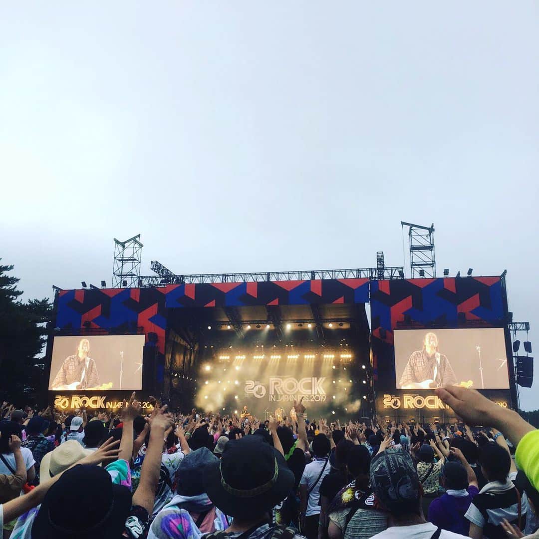 トータス松本のインスタグラム：「出た！ 10年ぶりのROCK IN JAPAN FESTIVAL ！グッときた！20周年おめでとうございまーす。 観てくれたみんなありがとう！ #RIJF2019」