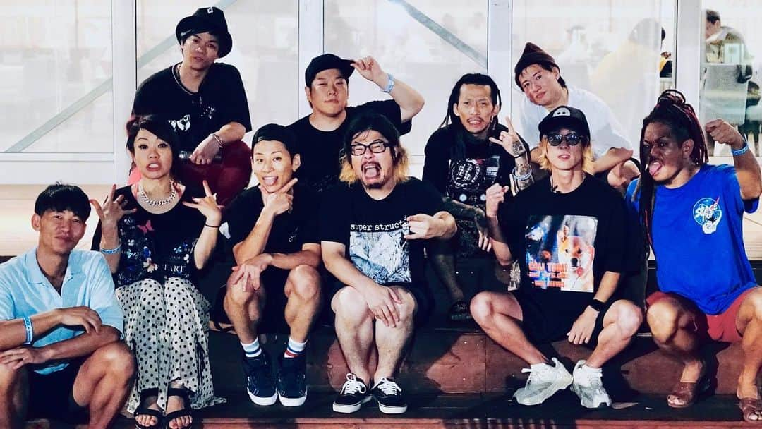 TAKUYA∞さんのインスタグラム写真 - (TAKUYA∞Instagram)「UVERworld×マキシマムザホルモン #UVERworld #TAKUYA∞ #マキシマムザホルモン @mth_official_33cjl  #18年前 #マキシマムザホルモンの #物販の売り子してたTAKUYA∞ #ずっと好きなバンド。 #カッコいい。」8月12日 14時05分 - takuya_world_official