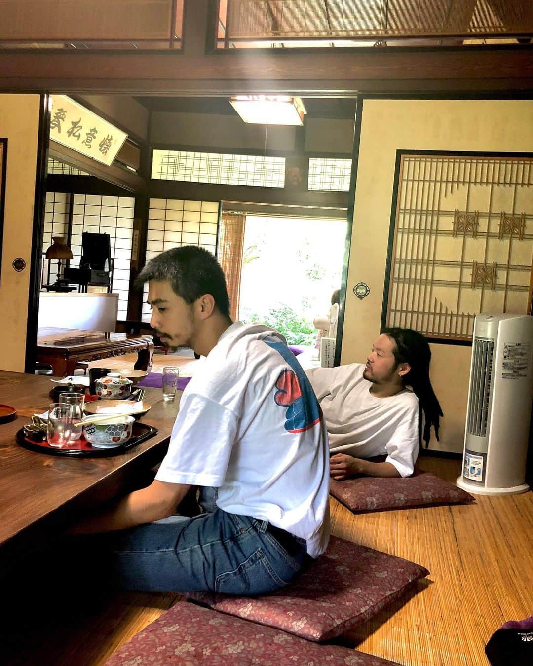 ZEN-LA-ROCKのインスタグラム：「chill & relaxxx😙 鯖江最高でした‼️ 中野商店に感&謝🙏🏽 今宵は静岡どぇすすす . . . #fncy #鎮座dopeness #チプルソ」