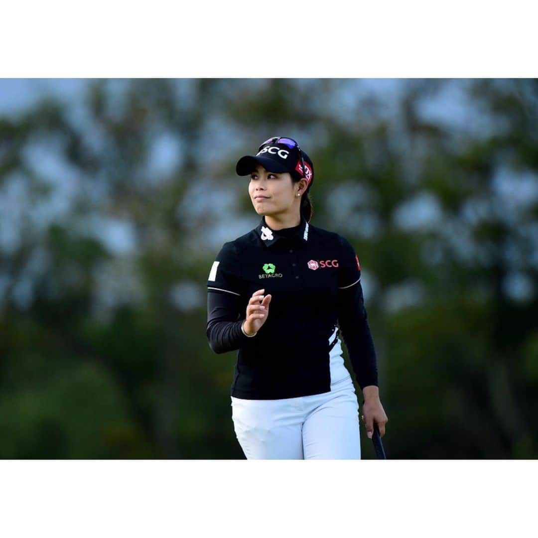 モリヤ・ジュタヌガーンのインスタグラム：「Finally time for a much needed week off. Many good stuffs to learn from this week. Congrats to @mi_jung1205 for winning. Thanks to all the fans for coming out in that weather! Had lots of fun at the home of golf. Until next time Scotland. : #LPGA #momoriya #SCG #BETAGRO #KBank #iconsiam #amazingthailand #JDXMultisports #COTTO #iFLYthai」