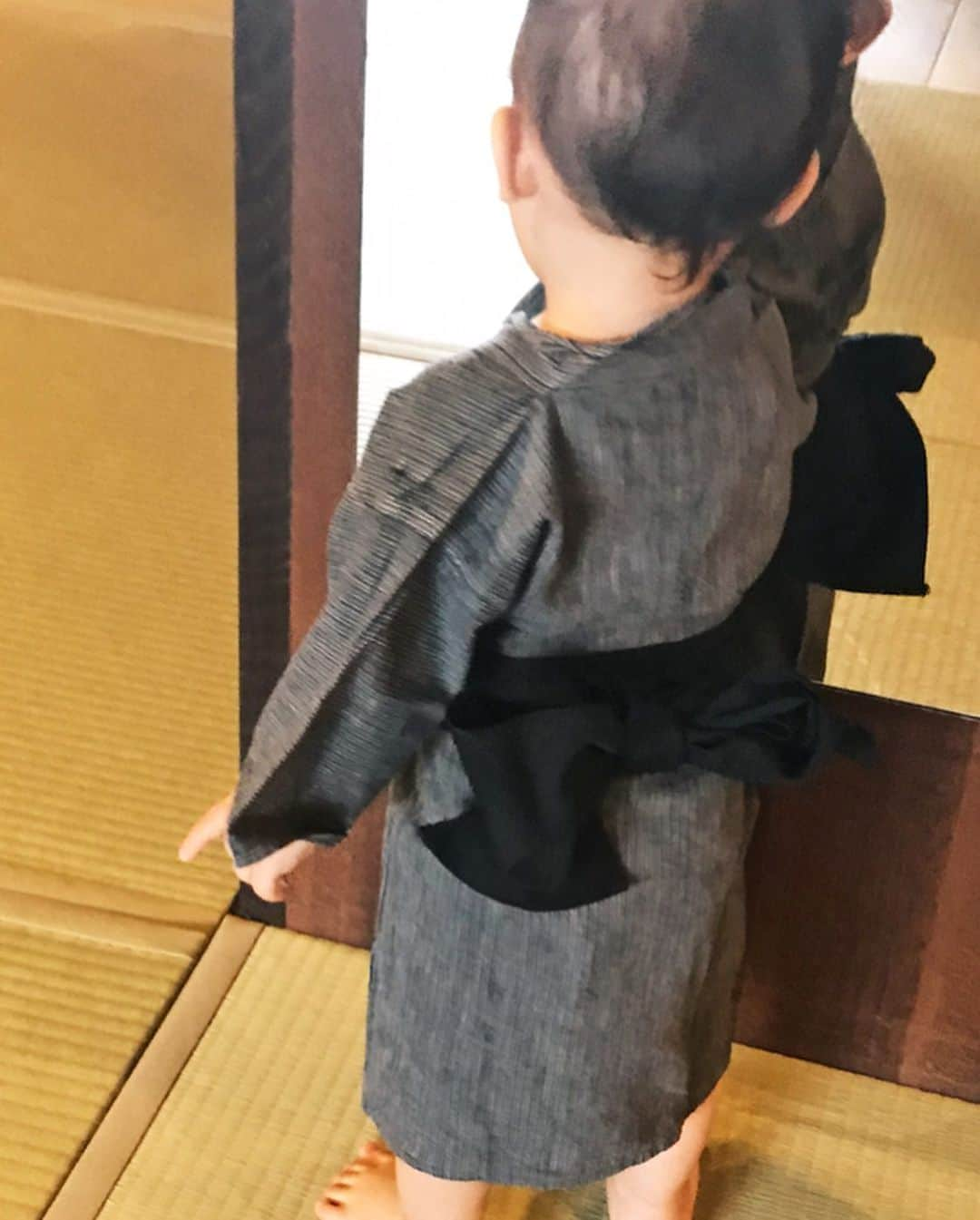 押切もえさんのインスタグラム写真 - (押切もえInstagram)「👘 少し前のこと。 温泉旅行。 初浴衣。 * #まだ梅雨の時期 #夏休みのかわりに #一泊旅行 #温泉 #箱根 #hakone #onsen #ご飯を3杯食べる息子に #旅館のみなさんが驚いた #浴衣 #babyboy #1歳5ヶ月」8月12日 14時56分 - moe_oshikiri