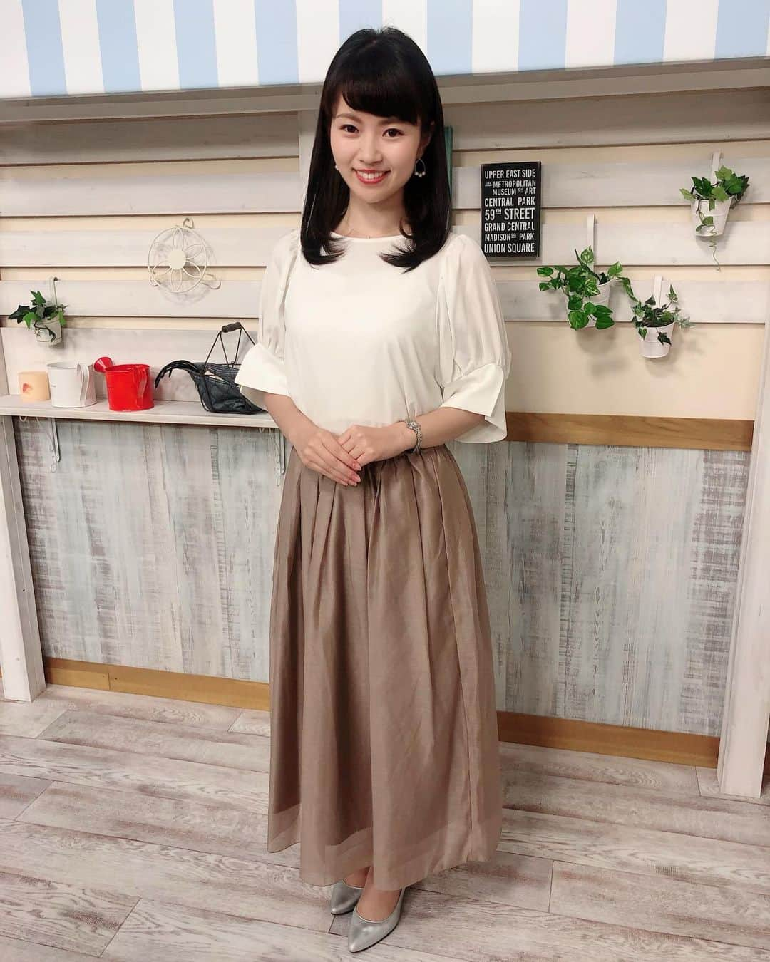 唐川美音さんのインスタグラム写真 - (唐川美音Instagram)「どようDEど〜よ衣装👗  先週の衣装は、 Te’ chichi(テチチ) サンステーションテラス店からお借りしました。  秋の新作✨ 袖がふんわりした可愛らしいトップスに、 形がきれいなスカートでした♪ シンプルなデザインなので、 色々な洋服と組み合わせやすそうです♡ 素敵な衣装をありがとうございます😊  台風が心配ですが、 素敵な休日をお過ごしください🌻  #Techichi #秋の新作 #どようDEど〜よ #衣装提供」8月12日 14時58分 - mio_karakawa