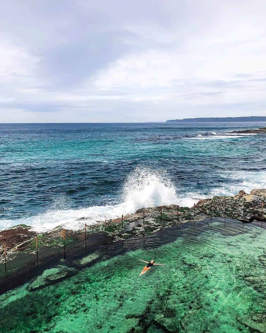Australiaさんのインスタグラム写真 - (AustraliaInstagram)「It’s hard to pick a side, but #BogeyHole is looking pretty convincing! 🌊 @saraholmberg enjoyed a dip in this picturesque ocean pool in @citynewcastle.au, a coastal town two hours north of @sydney. This swimming hole has a fantastic vantage point of the @visitnsw coastline, and is right near #KingEdwardPark where you can enjoy a scenic picnic. Our tip: Visit during low tide for a calmer swim, or simply relax and float on your back.  #seeaustralia #newsouthwales #newcastle #thegreatoutdoors #travel」8月12日 15時00分 - australia