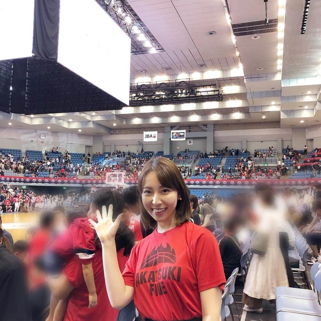 今井麻椰さんのインスタグラム写真 - (今井麻椰Instagram)「いよいよ始まったー🏀🤗！ 男子日本代表！アカツキファイブ！ 皆さん是非、是非、是非、応援を📣🇯🇵！！ . バスケットLIVEでも８月の国際試合は全試合見ることができますよん！！ . 私はディズニーに行くよりも、花火大会に行くよりも、なによりも、バスケを観に行く時が一番ワクワクします。🤩🤩🤩笑 . あーーー楽しかったーーー🥰 . #日本代表戦 #FIBAWC #THISISMYHOUSE #W杯 #ワールドカップ #国際試合 #男子日本代表 #アカツキファイブ #AkatsukiFive #japanmadness #バスケットボール #バスケットLIVE #頑張れ日本 #日本一丸 #男子バスケ日本一丸 #バスケ女子 #🏀 #🇯🇵」8月12日 20時35分 - maya_imai_124