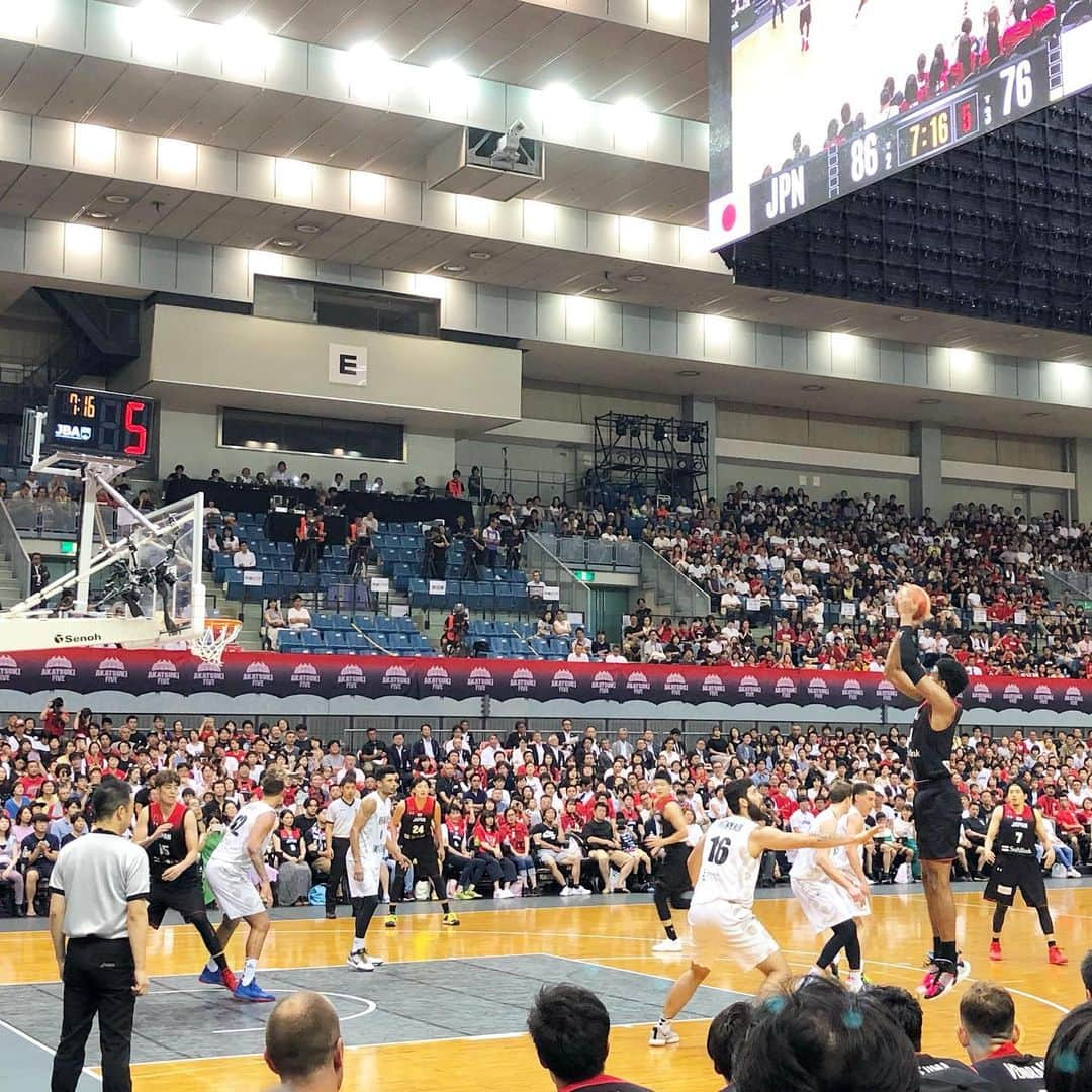 今井麻椰さんのインスタグラム写真 - (今井麻椰Instagram)「いよいよ始まったー🏀🤗！ 男子日本代表！アカツキファイブ！ 皆さん是非、是非、是非、応援を📣🇯🇵！！ . バスケットLIVEでも８月の国際試合は全試合見ることができますよん！！ . 私はディズニーに行くよりも、花火大会に行くよりも、なによりも、バスケを観に行く時が一番ワクワクします。🤩🤩🤩笑 . あーーー楽しかったーーー🥰 . #日本代表戦 #FIBAWC #THISISMYHOUSE #W杯 #ワールドカップ #国際試合 #男子日本代表 #アカツキファイブ #AkatsukiFive #japanmadness #バスケットボール #バスケットLIVE #頑張れ日本 #日本一丸 #男子バスケ日本一丸 #バスケ女子 #🏀 #🇯🇵」8月12日 20時35分 - maya_imai_124